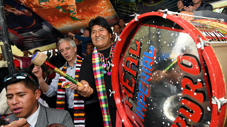 Evo Morales agradece a la banda mexicana Maná su respaldo al reclamo marítimo de Bolivia