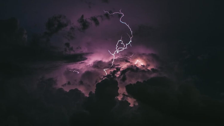 Belleza aterradora: Captan una tormenta de relámpago apocalíptica sobre el Amazonas (FOTOS)