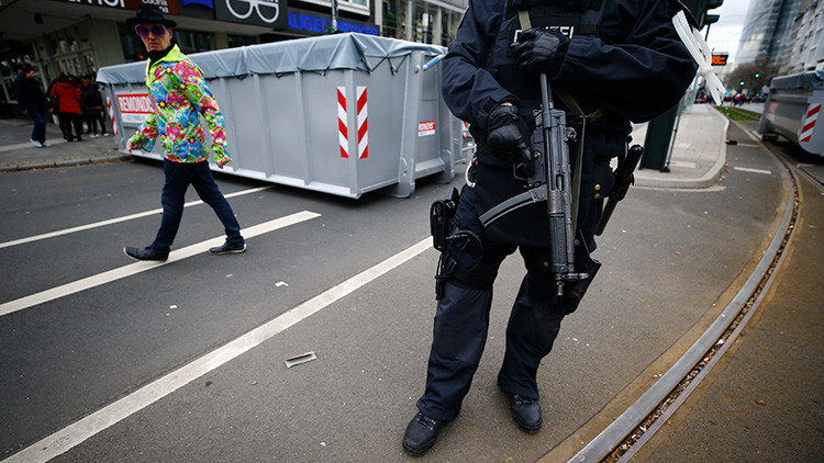 Alemania: Un hombre armado con un machete ataca a los transeúntes en Dusseldorf