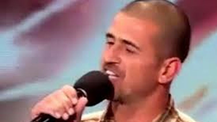 Canta para un 'reality' y la Policía lo reconoce como un pedófilo prófugo de la justicia