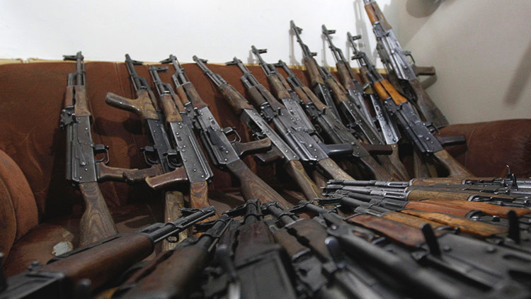 "EE.UU. compra fusiles Kaláshnikov pese a sus propias sanciones"