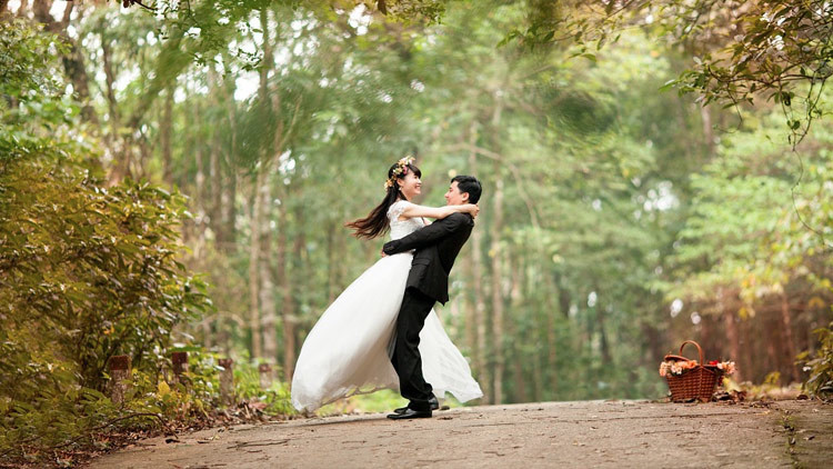 Amor celestial: Un 'Romeo' chino le regala a su novia un 'meteorito' de 33 toneladas (VIDEO)