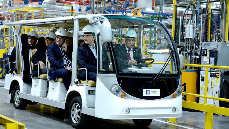 Gobierno argentino anuncia acuerdo con sector automotriz, pero se mantiene llamado a paro nacional