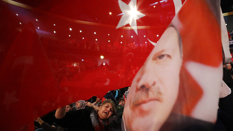 "¿Perdió la cabeza Erdogan?" Alemania ataca al presidente turco tras ser acusada de "nazi"