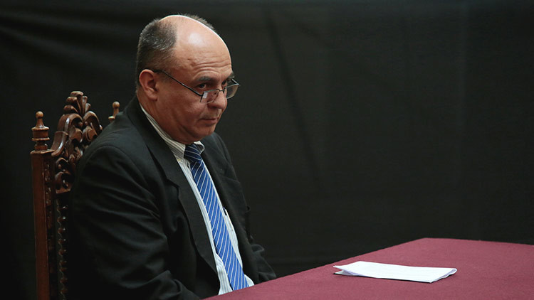 "Que le pida disculpas a su abuela": Chile deniega la visa al ministro de Defensa de Bolivia