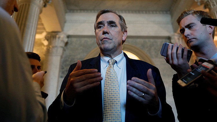 VIDEO: Un senador demócrata pronuncia un discurso de 15 horas contra un juez nominado por Trump