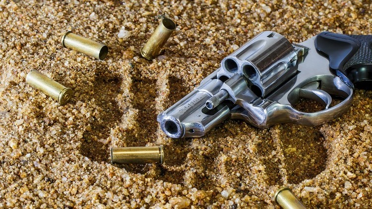 EE.UU.: Muere un menor hispano jugando a la ruleta rusa