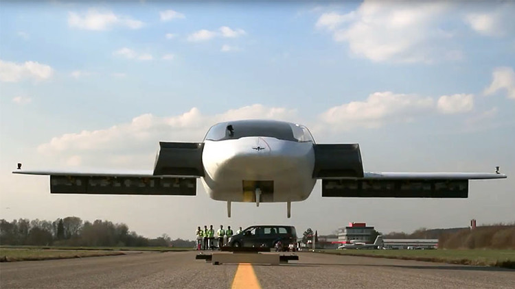 Video: Las espectaculares pruebas del primer 'coche volador'