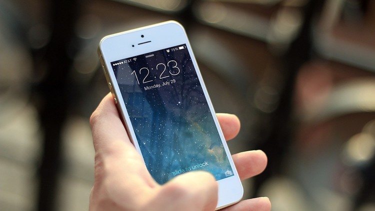 Un fallo judicial en Italia vincula la aparición de un tumor con el uso excesivo del celular