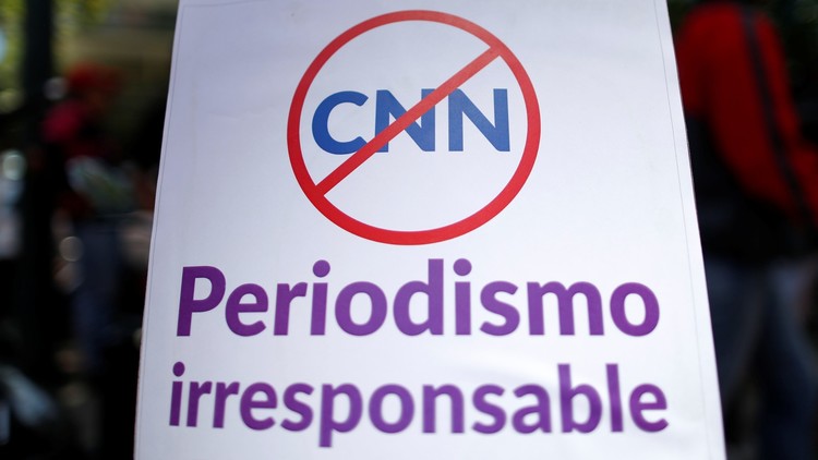 Trump confiesa que no ve la CNN dos minutos después de afirmar lo contrario
