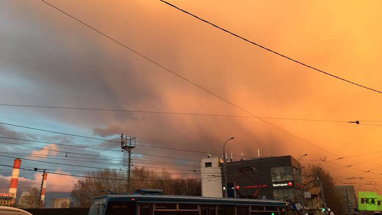 "Como después de una guerra nuclear": apocalípticas fotos del cielo de Moscú