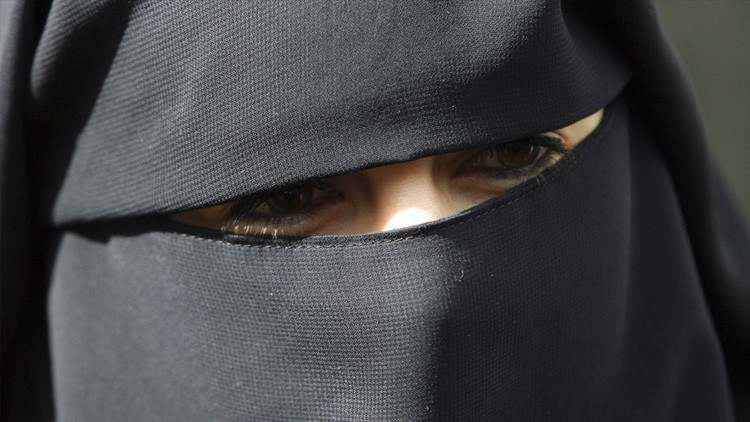 "No llevamos burka": el ministro del Interior alemán sugiere introducir una cultura "dominante"