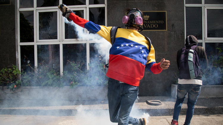 ¿Matar a conveniencia? El "doble" asesinato de un joven opositor en Venezuela