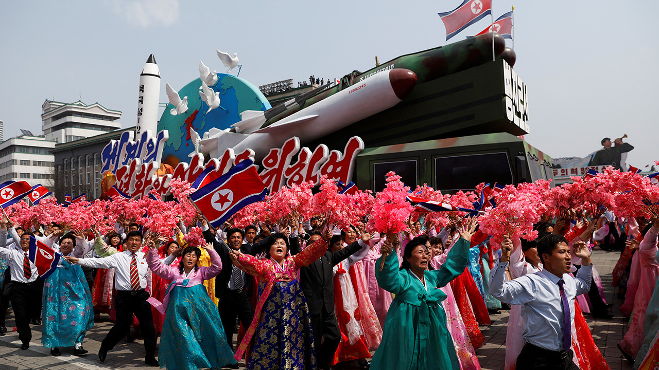 Desfile militar y bailes tradicionales cómo celebró Corea del Norte su