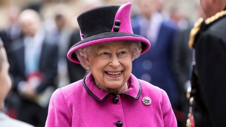 Internet se inunda de memes sobre la "reunión de emergencia" en el Palacio de Buckingham