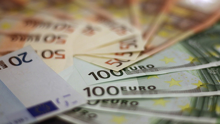 El euro se recupera tras la victoria de Macron en Francia y luego retrocede