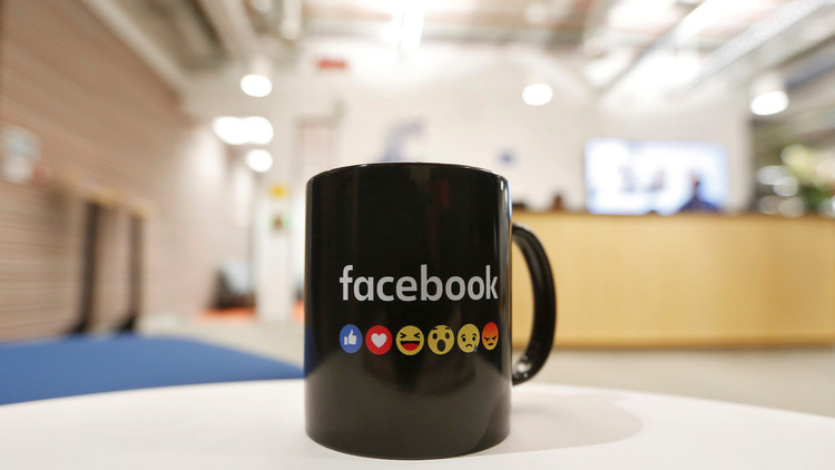 ¿Qué significa el nuevo 'emoji' de la flor en Facebook?