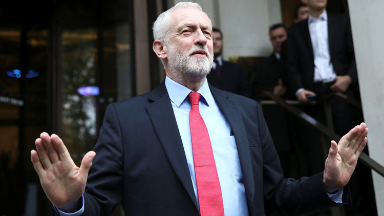 Corbyn: "No soy pacifista, pero la política de bombardear primero y hablar después debe terminar"
