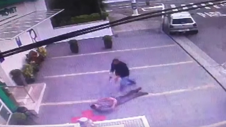 Brasil: Expolicía militar asesina a otro tras protagonizar tiroteo por auto mal estacionado (VIDEO)