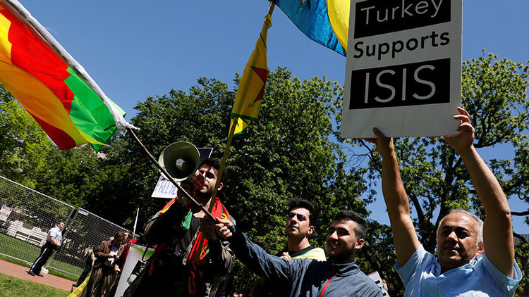 VIDEO: Miembros de seguridad de Erdogan agreden a manifestantes en Washington