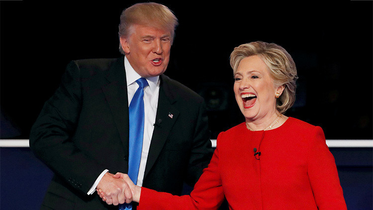 VIDEO: Así practicaba Hillary Clinton para evitar los posibles abrazos de Trump en campaña
