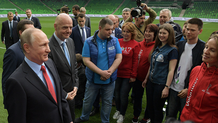 "Fantástico e increíble": Putin muestra a Infantino un nuevo estadio en el sur de Rusia
