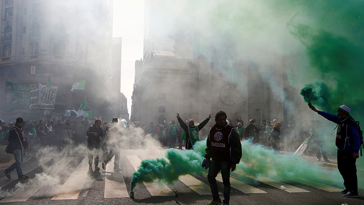 La guerra de los “ñoquis”: Debates sobre el empleo público en Argentina