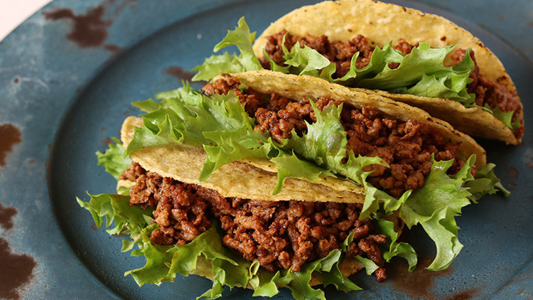 México: Comen tacos y consomé, asaltan al dueño, lo matan y huyen