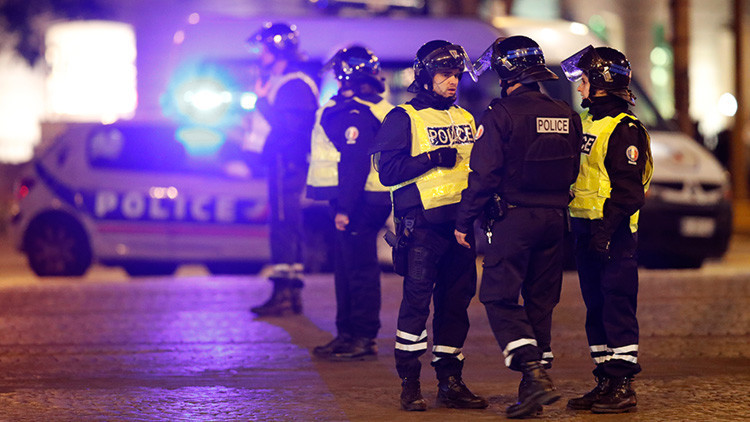 Acordonan la plaza de la República de París por amenaza de bomba (FOTO, VIDEO)