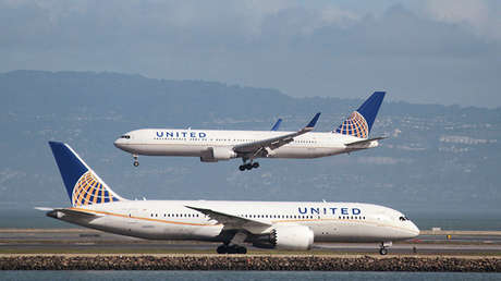 Un piloto de United Airlines practica una catastrófica cirugía a una mujer transexual