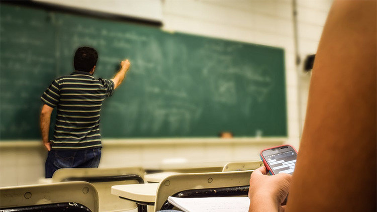 Deportación 'sin clase': Alemania expulsa a una niña nepalí sacándola de su colegio sin previo aviso