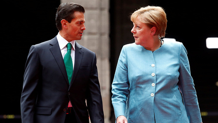 Merkel dice a Peña Nieto que "es importante castigar a los culpables de las desapariciones"