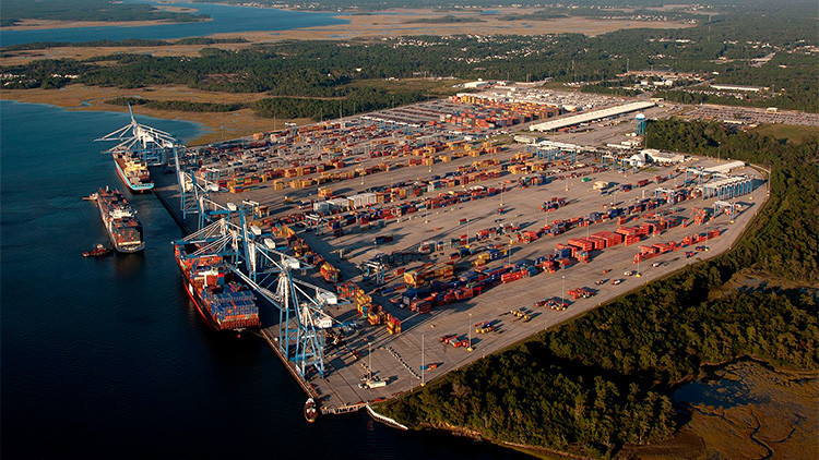 Evacúan el puerto estadounidense de Charleston por una supuesta "bomba sucia"