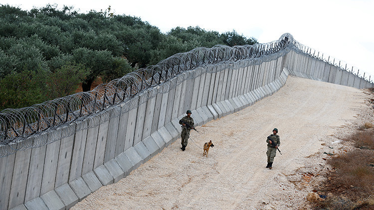 Turquía finaliza la construcción de un muro de 700 kilómetros en la frontera con Siria