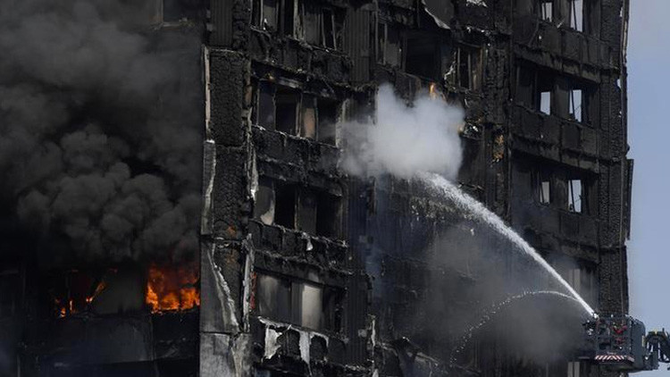 Policía de Londres: Asciende a 30 el número de muertos en el incendio de la torre residencial