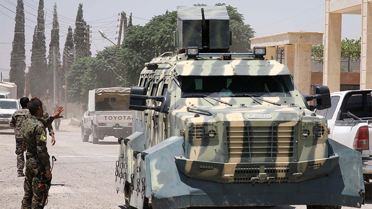 Intensos enfrentamientos en Raqa entre el Ejército sirio y las fuerzas apoyadas por EE.UU.