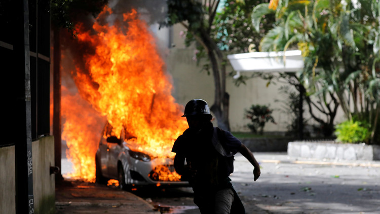 Ministro de Interior confirma muerte de joven durante asedio a base militar en Caracas