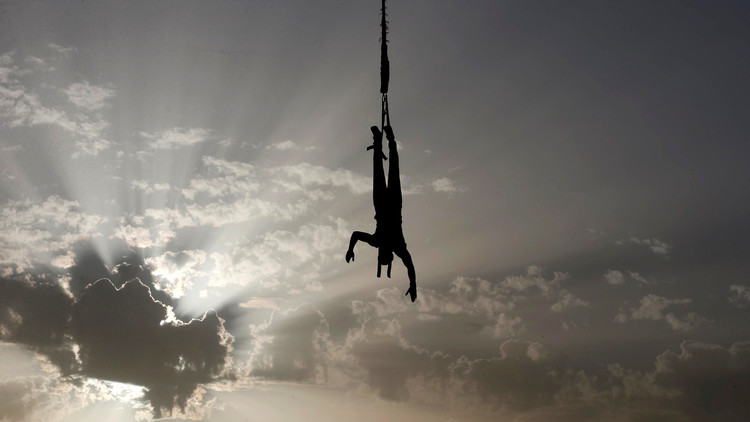 "El inglés macarrónico" de un instructor de 'puenting' habría causado la muerte de una joven