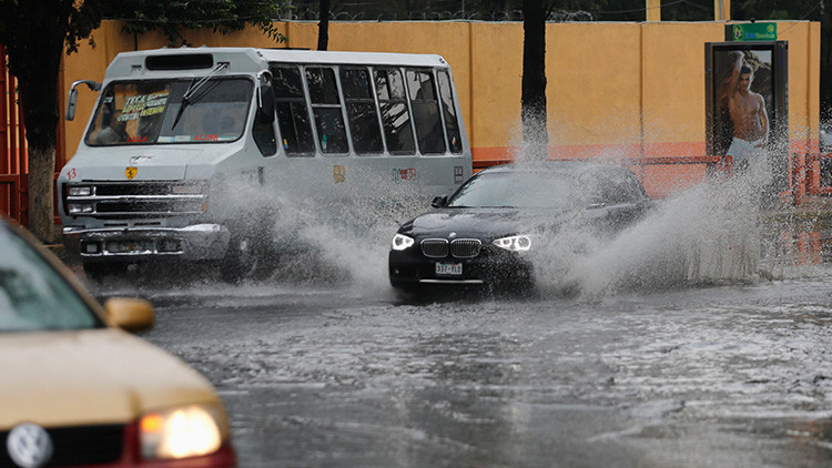 "Hemos vuelto a ser Tenochtitlan": Fotos, videos y memes de las inundaciones en la capital mexicana
