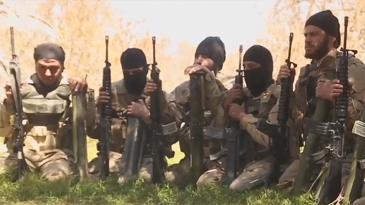Milicianos del EI en Irak queman al imán que mencionó en un rezo la supuesta muerte de al Baghdadi