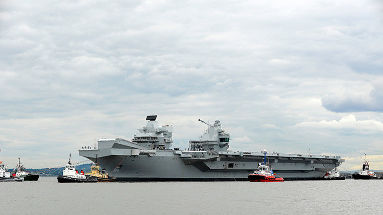 El mayor buque de la Armada británica se queda sin protección