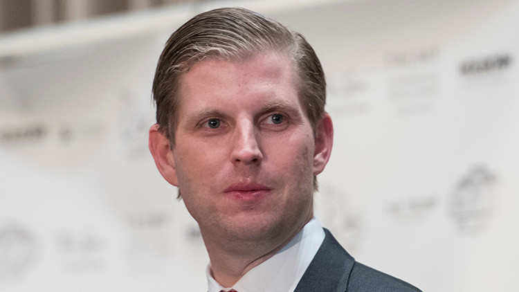 "Un chupasangre pálido": Twitter compara al hijo de Trump con un vampiro de 'Crepúsculo'
