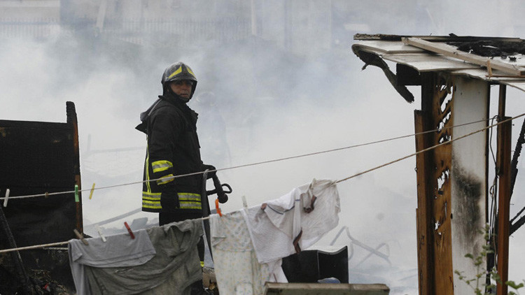 Dos familias quedan sepultadas por un edificio derrumbado en Nápoles