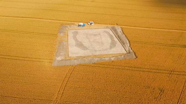 VIDEO, FOTOS: Descubren cerca de Stonehenge una 'Casa de los Muertos' de hace 5.000 años