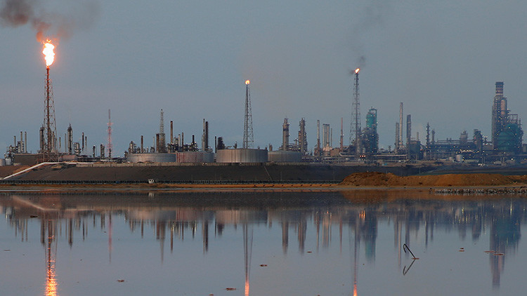 Petrolera estadounidense firma convenio con gobierno de Venezuela