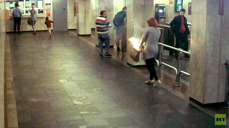 VIDEO: Un cigarrillo electrónico explota en el bolso de una joven