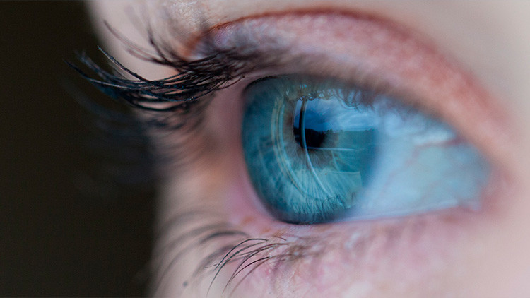 Médicos encuentran 27 lentillas que una mujer olvidó en su ojo