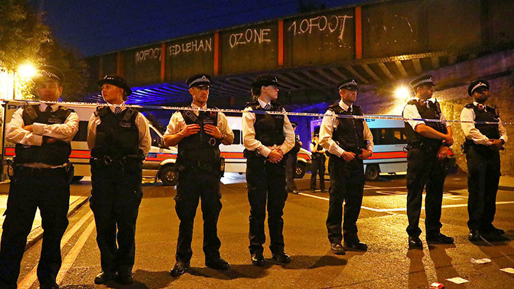 Londres: Se torna violenta una protesta por la muerte de un joven de origen africano (VIDEO)