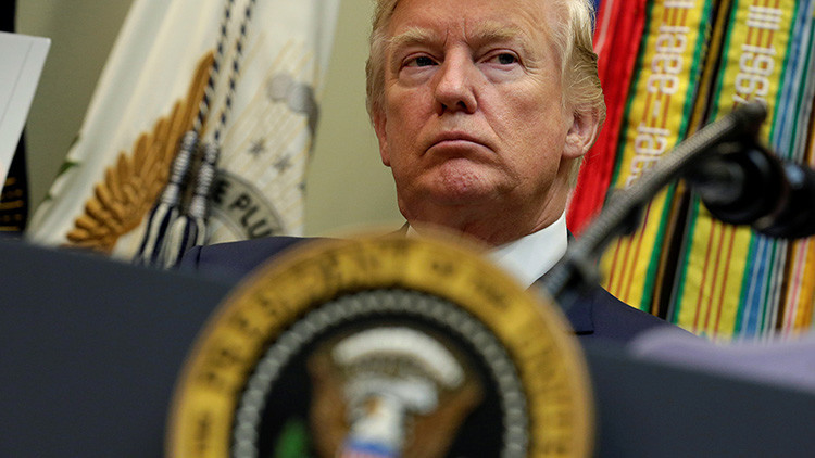 "En Washington todos actúan como si Trump no fuese el presidente"