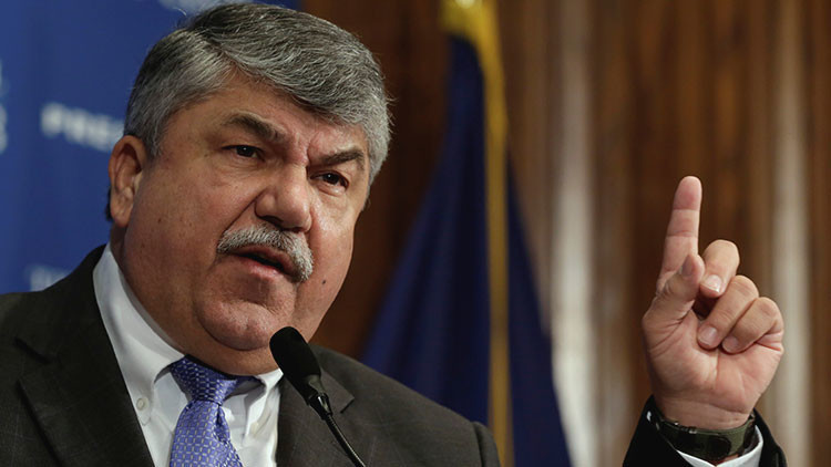 El jefe del principal sindicato estadounidense se aparta de Trump en protesta por Charlottesville